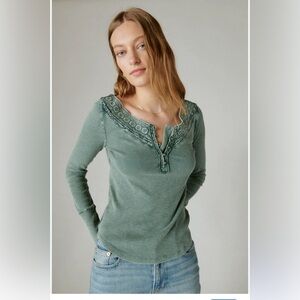 The lucky brand 100% cotton long sleeve Henley top with button& trim detail boho